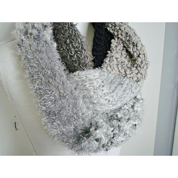 Snoozies Gray Colorblock Soft Crochet Pattern Infinity Large Long Length Scarf - Picture 3 of 10